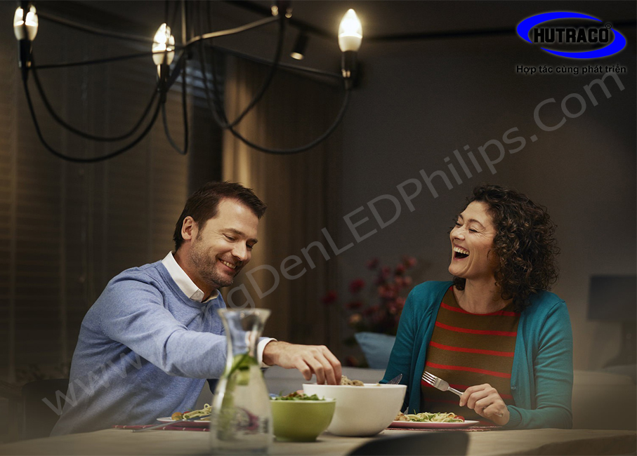 Bóng đèn Philips LED Bulb Candle 4W E14 trang trí bàn ăn